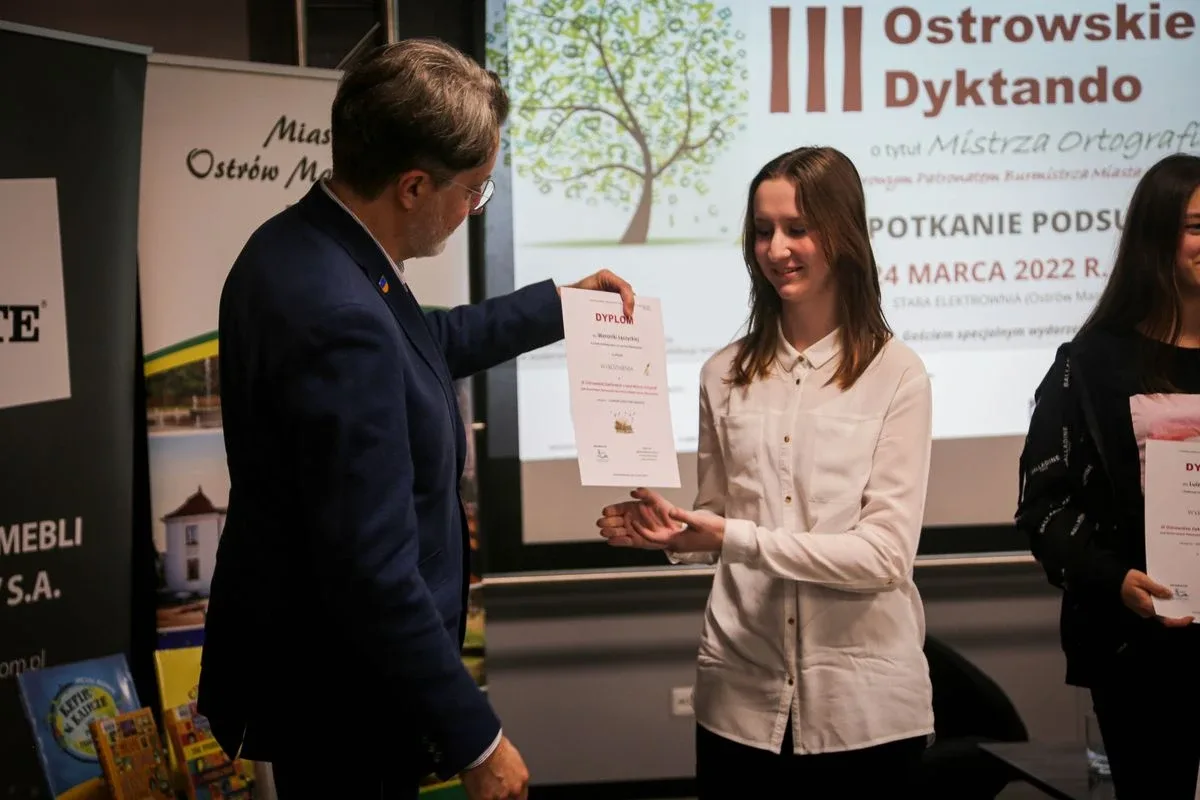 Wręczeniu nagród laureatom III Ostrowskiego Dyktanda towarzyszyło spotkanie z Michałem Rusinkiem (zdjęcia)