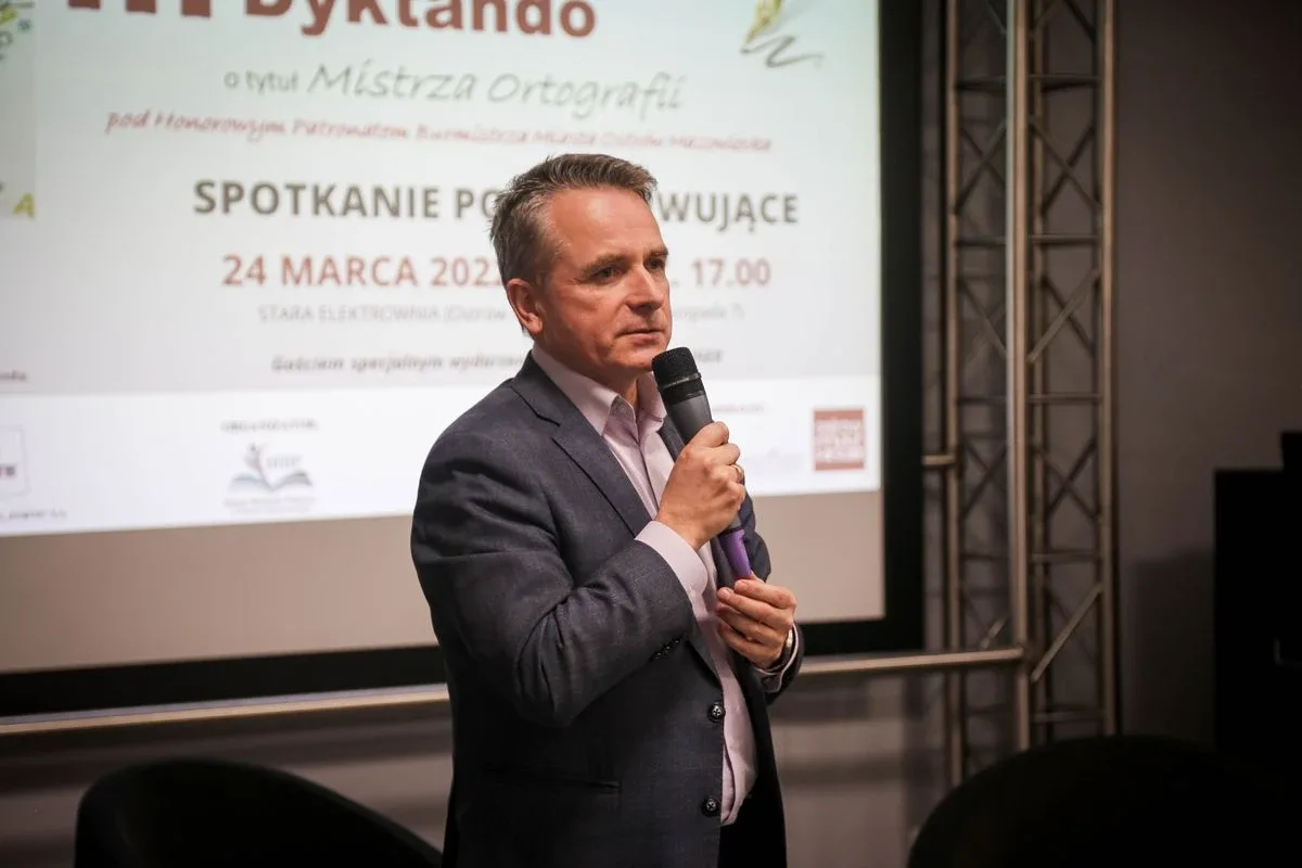 Wręczeniu nagród laureatom III Ostrowskiego Dyktanda towarzyszyło spotkanie z Michałem Rusinkiem (zdjęcia)
