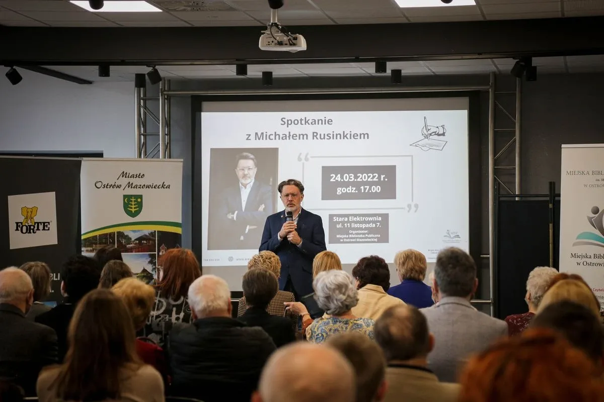 Wręczeniu nagród laureatom III Ostrowskiego Dyktanda towarzyszyło spotkanie z Michałem Rusinkiem (zdjęcia)