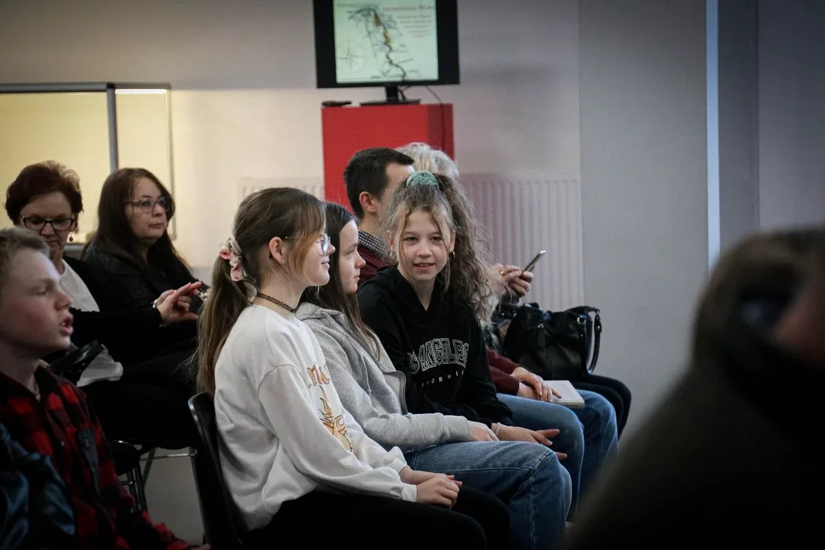 Wręczeniu nagród laureatom III Ostrowskiego Dyktanda towarzyszyło spotkanie z Michałem Rusinkiem (zdjęcia)