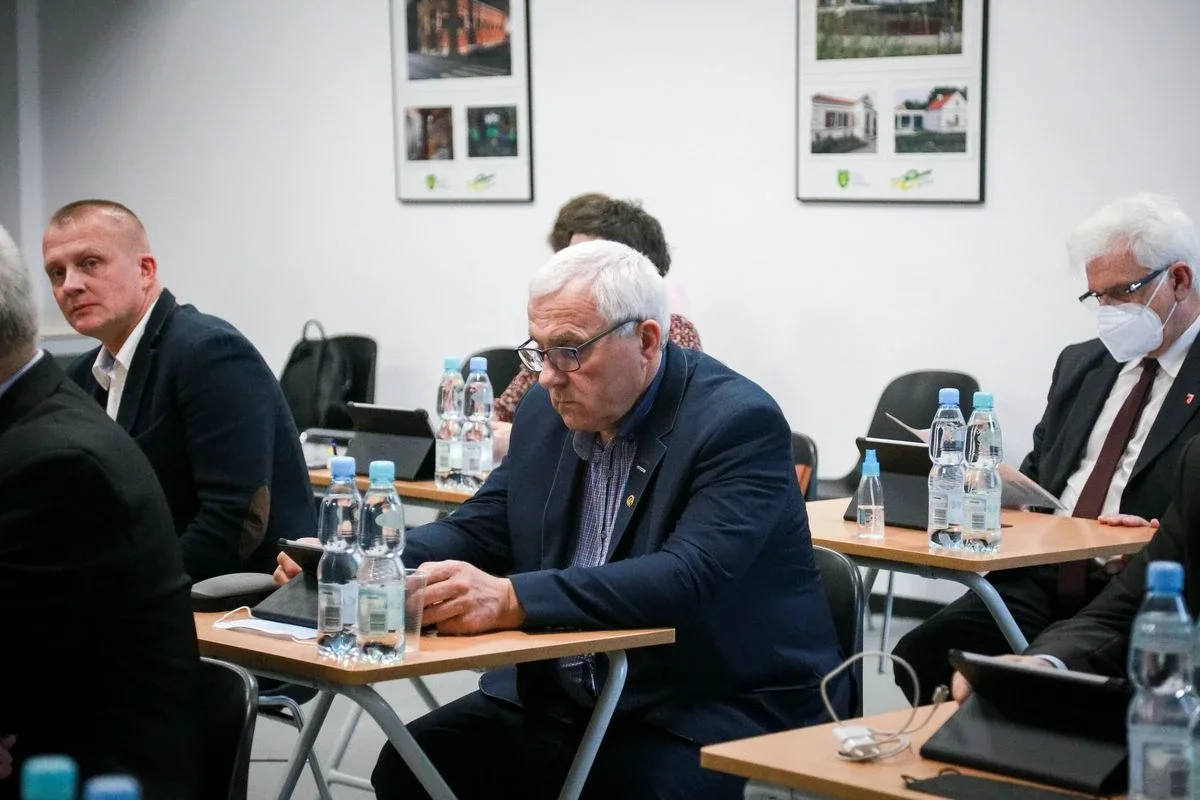 Radni podjęli uchwałę w sprawie budowy szkoły i przedszkola w Ostrowi Mazowieckiej (zdjęcia)