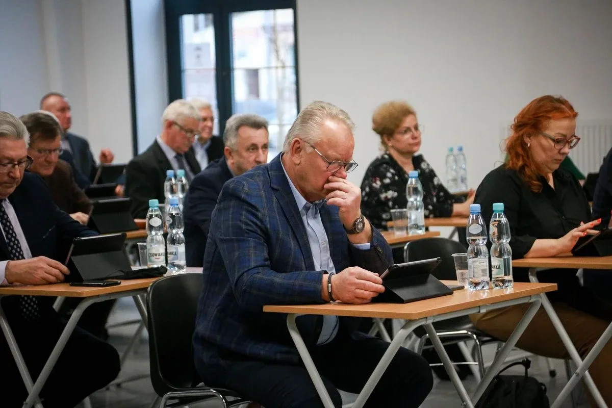 Radni podjęli uchwałę w sprawie budowy szkoły i przedszkola w Ostrowi Mazowieckiej (zdjęcia)