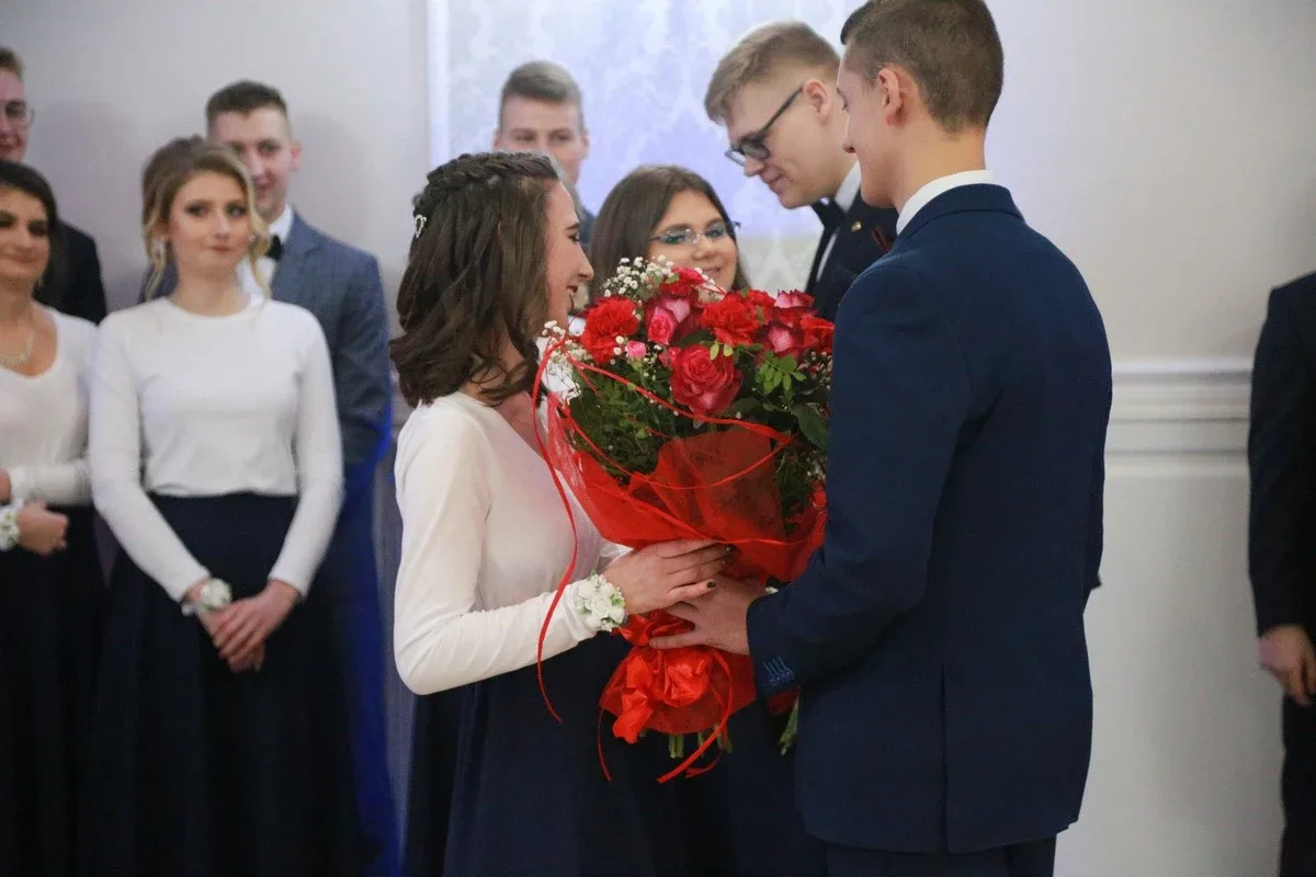 Studniówka maturzystów ZSCKR w Starym Lubiejewie (zdjęcia, wideo)