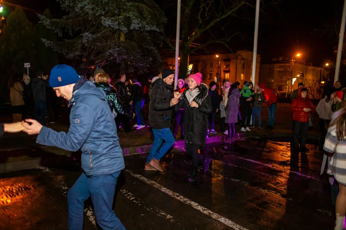 Mieszkańcy Ostrowi Mazowieckiej przywitali Nowy Rok (zdjęcia)
