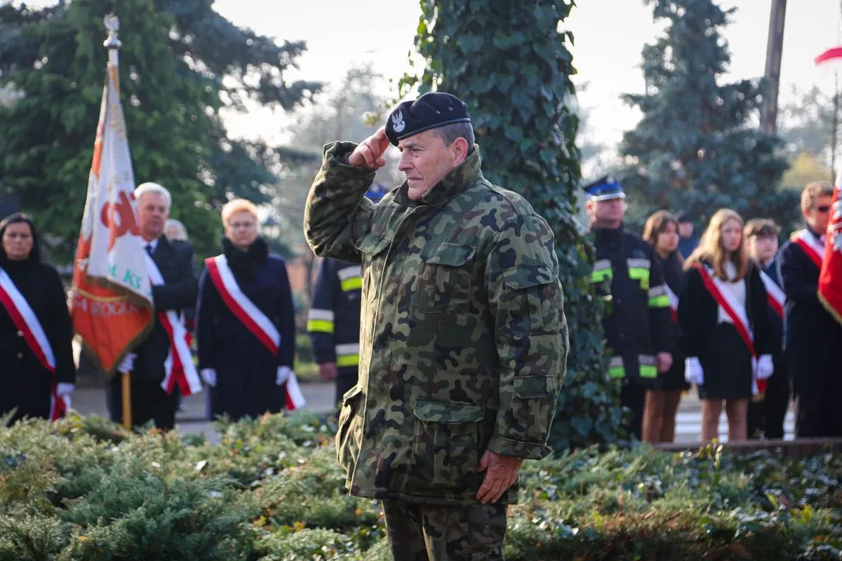 Obchody 11 Listopada pod pomnikiem Marszałka Józefa Piłsudskiego w Broku (zdjęcia)