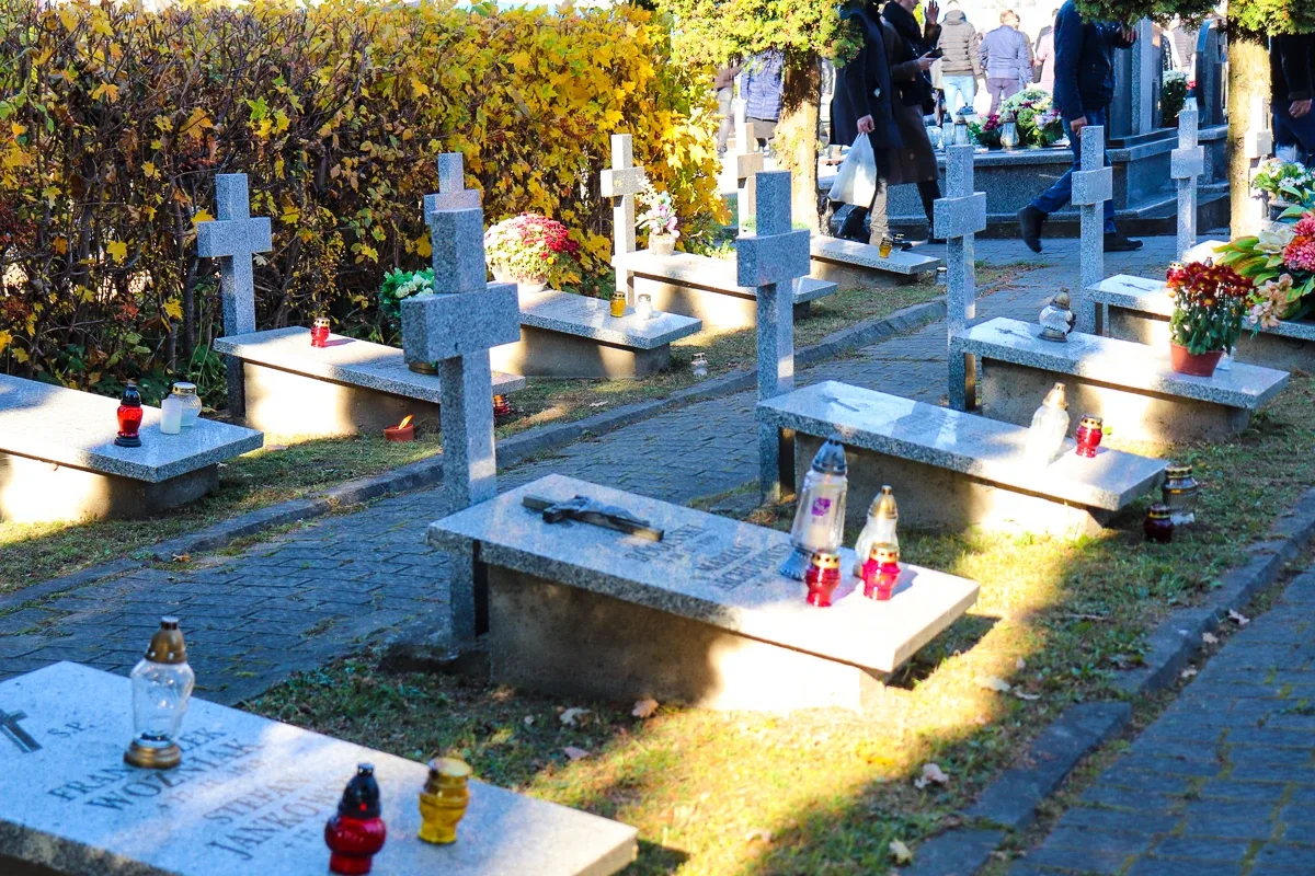 Czas zadumy w dniu Wszystkich Świętych (zdjęcia)