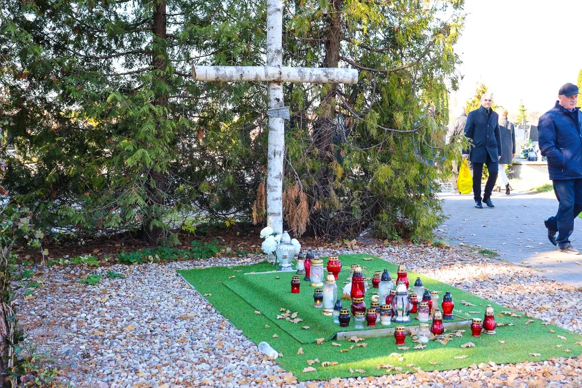 Czas zadumy w dniu Wszystkich Świętych (zdjęcia)