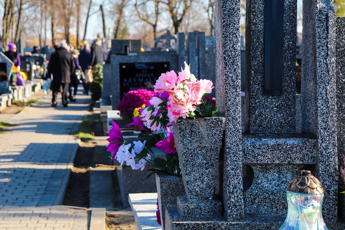 Czas zadumy w dniu Wszystkich Świętych (zdjęcia)