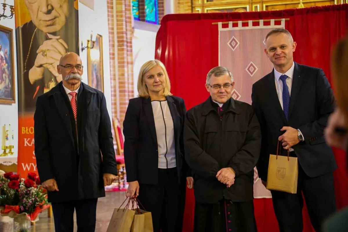 Rozdanie nagród laureatom konkursu plastycznego "PRYMAS KARDYNAŁ STEFAN WYSZYŃSKI" w Zuzeli (zdjęcia)