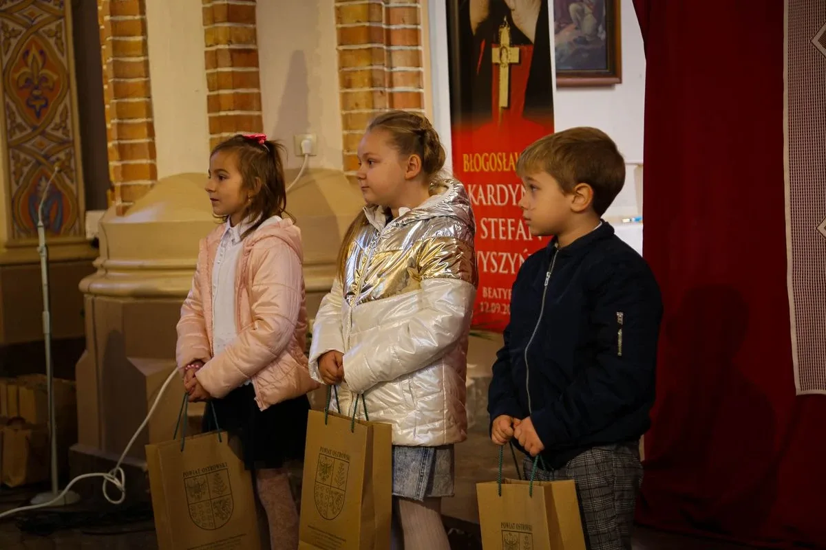 Rozdanie nagród laureatom konkursu plastycznego "PRYMAS KARDYNAŁ STEFAN WYSZYŃSKI" w Zuzeli (zdjęcia)