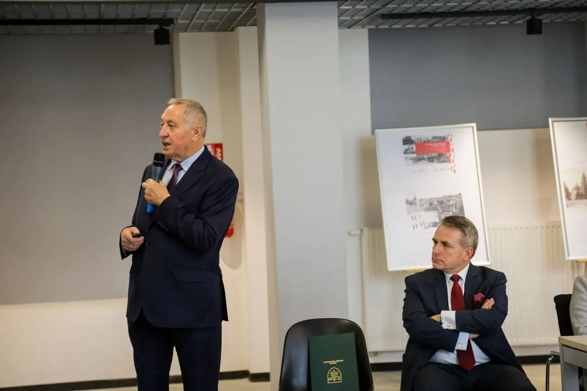 Spotkanie posła Henryka Kowalczyka oraz burmistrza z samorządowcami w Starej Elektrowni (zdjęcia)