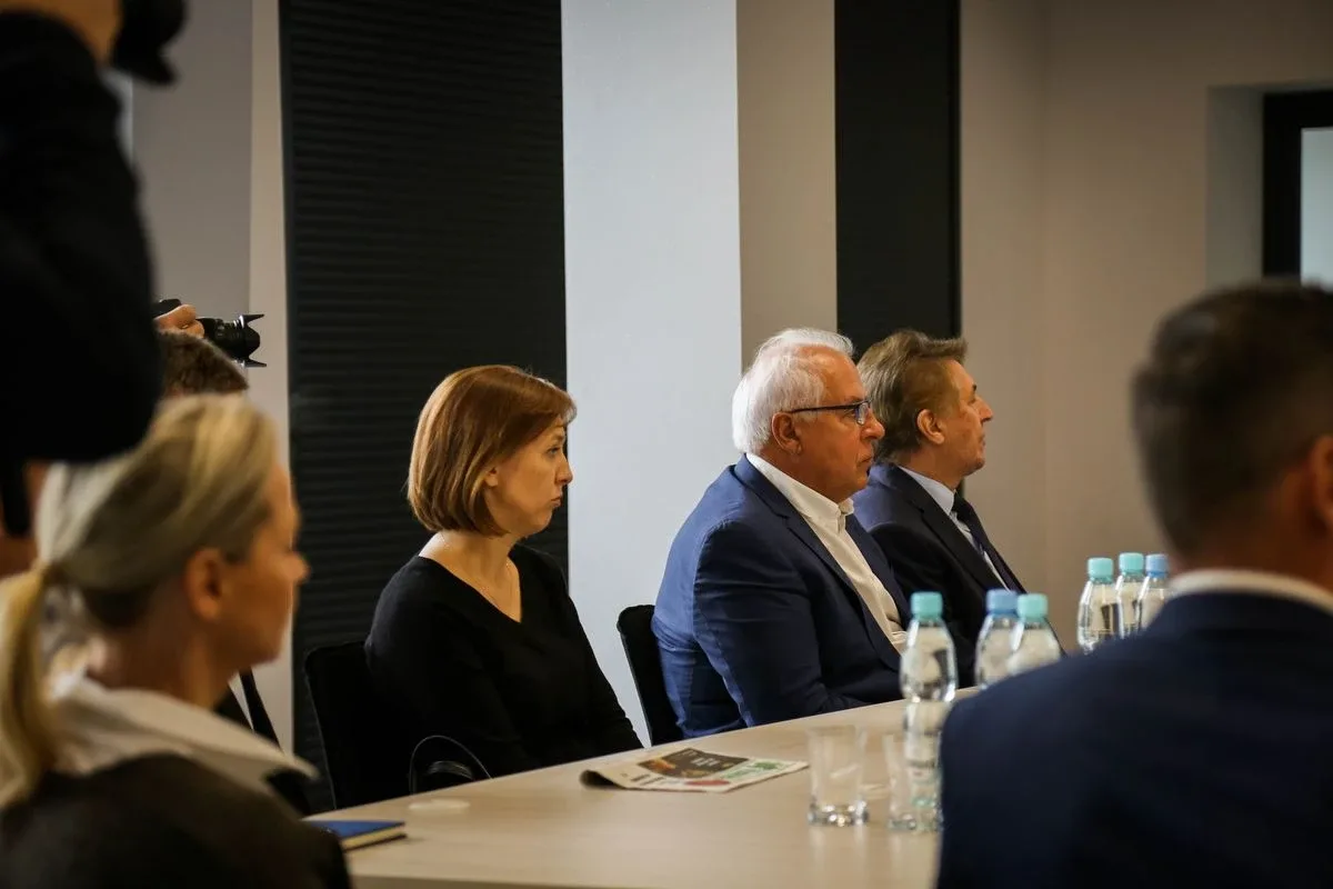 Spotkanie posła Henryka Kowalczyka oraz burmistrza z samorządowcami w Starej Elektrowni (zdjęcia)