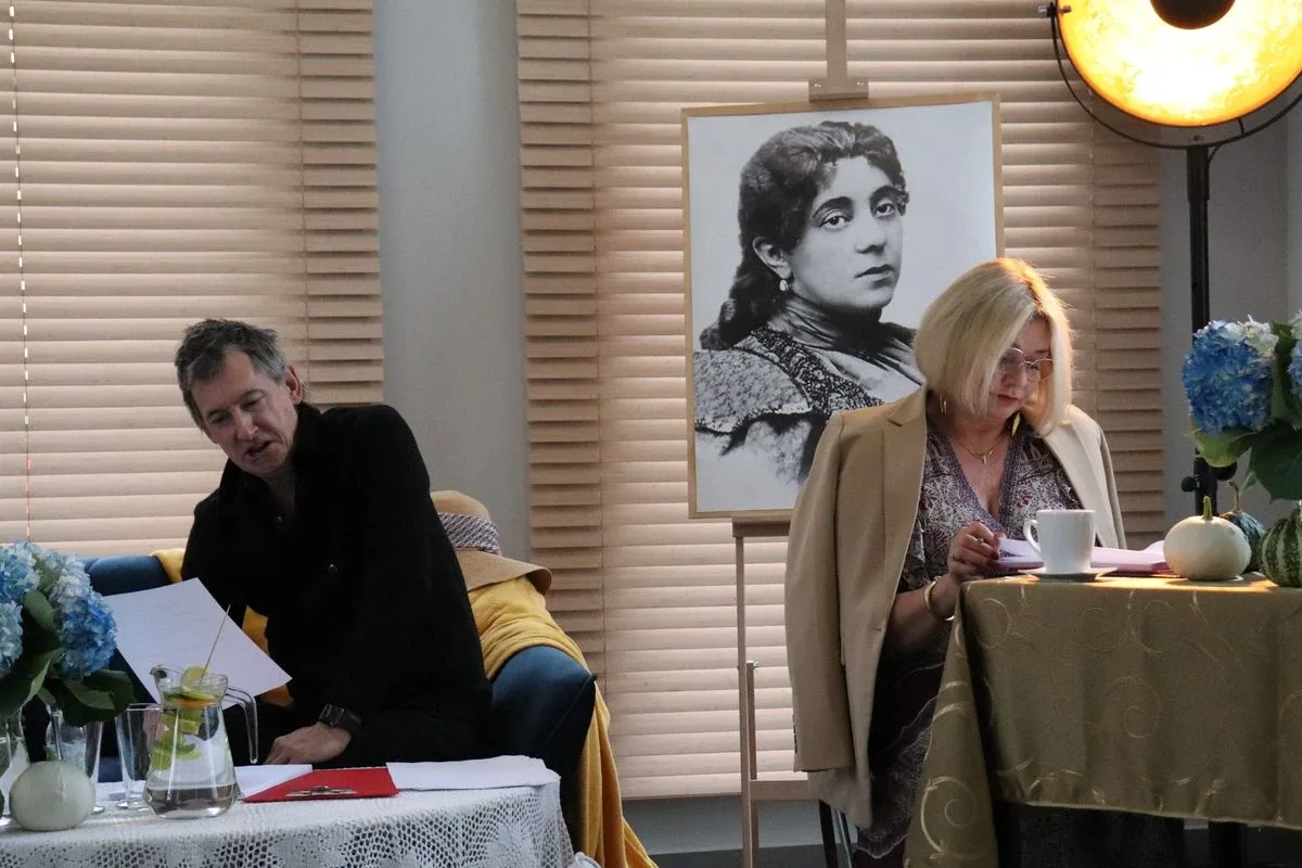 Małgorzata Ostrowska-Królikowska oraz Maciej Miecznikowski wzięli udział w "Narodowym czytaniu" w Wąsewie