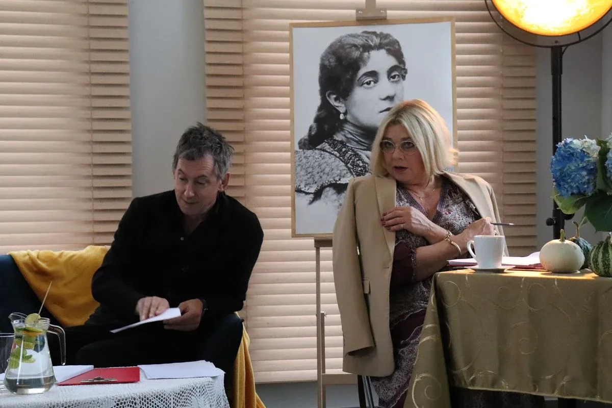 Małgorzata Ostrowska-Królikowska oraz Maciej Miecznikowski wzięli udział w "Narodowym czytaniu" w Wąsewie