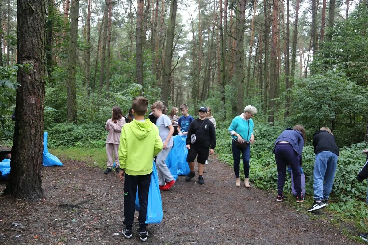 Akcja "Sprzątanie Świata" w Małkini Górnej (zdjęcia)