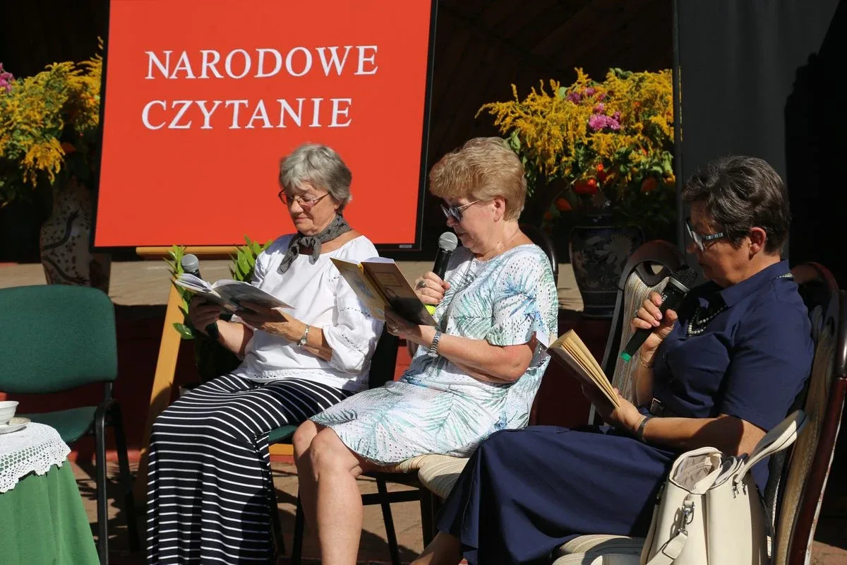 "Narodowe Czytanie" w Ostrowi Mazowieckiej (zdjęcia)