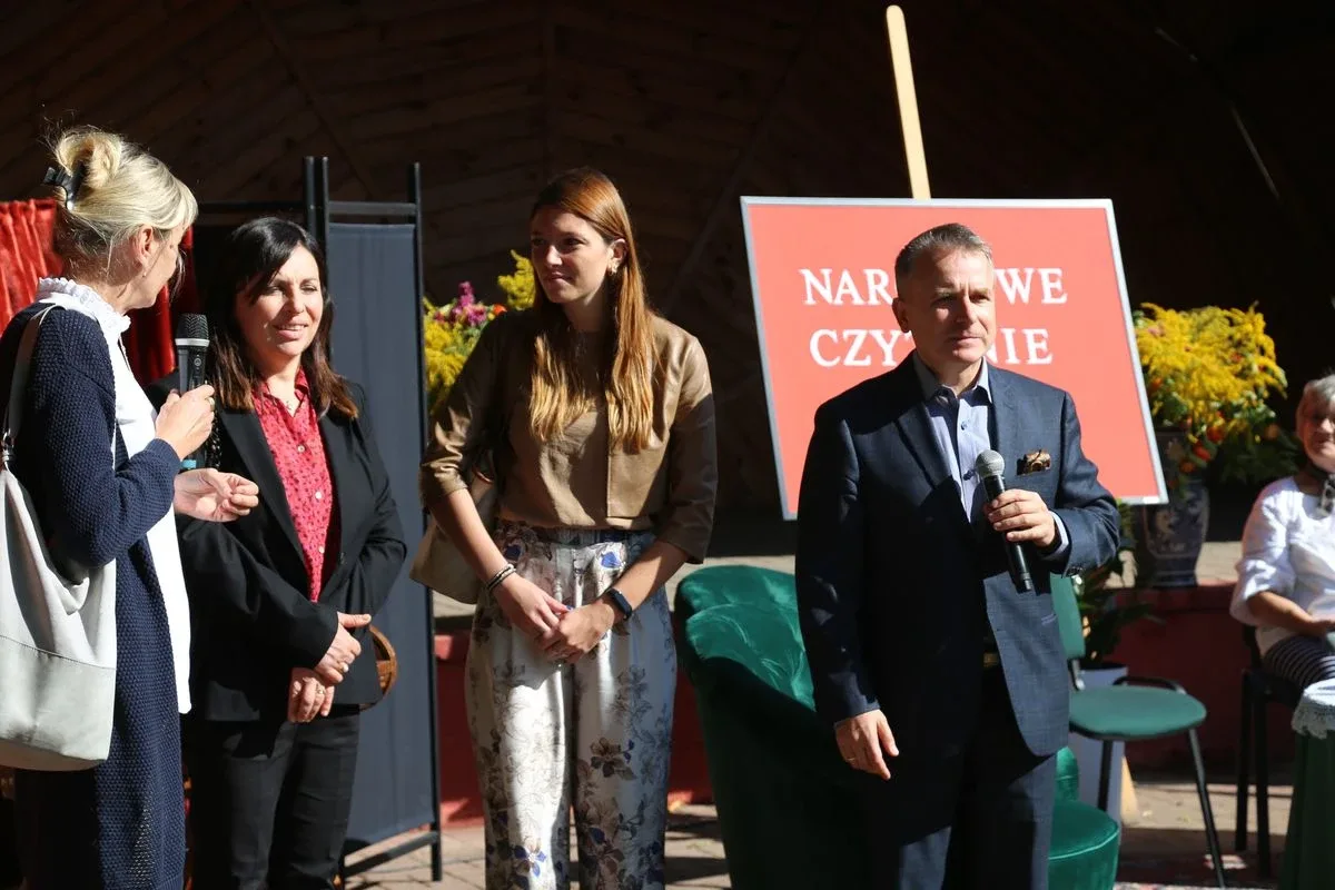 "Narodowe Czytanie" w Ostrowi Mazowieckiej (zdjęcia)