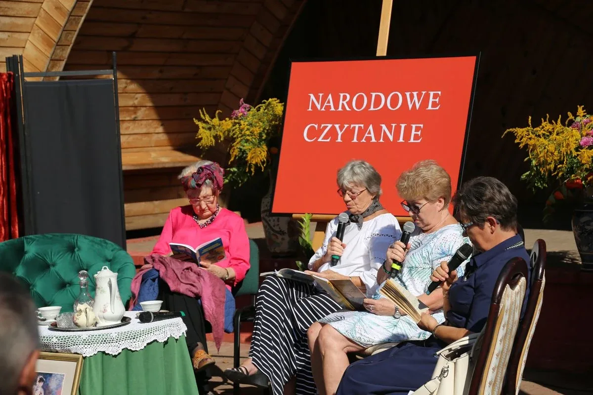"Narodowe Czytanie" w Ostrowi Mazowieckiej (zdjęcia)