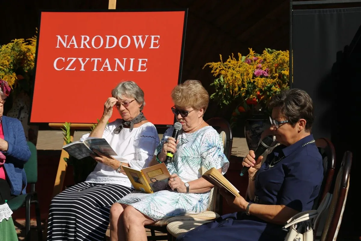 "Narodowe Czytanie" w Ostrowi Mazowieckiej (zdjęcia)