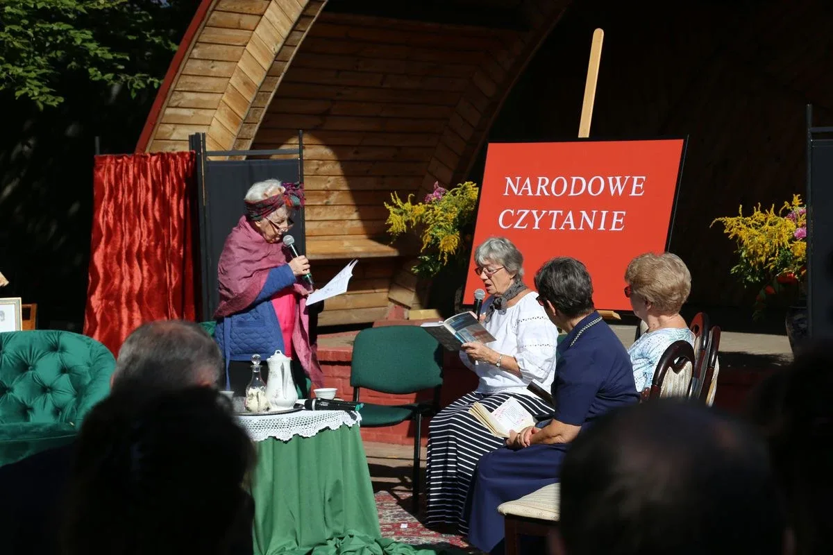 "Narodowe Czytanie" w Ostrowi Mazowieckiej (zdjęcia)