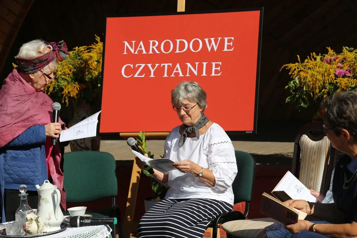"Narodowe Czytanie" w Ostrowi Mazowieckiej (zdjęcia)