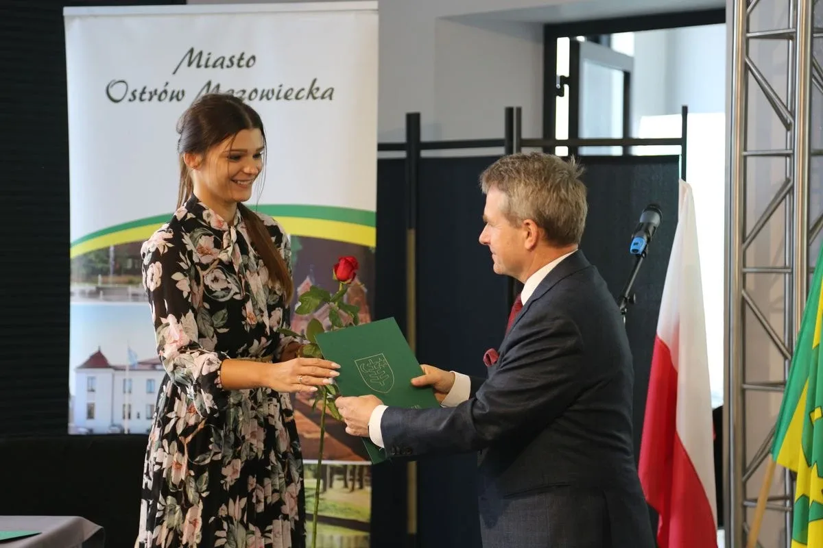 Burmistrz nagrodził najzdolniejszych uczniów w Ostrowi Mazowieckiej (zdjęcia)