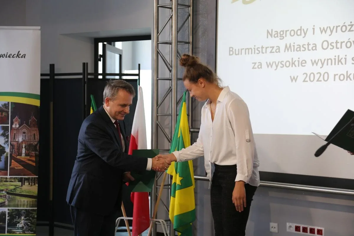 Burmistrz nagrodził najzdolniejszych uczniów w Ostrowi Mazowieckiej (zdjęcia)