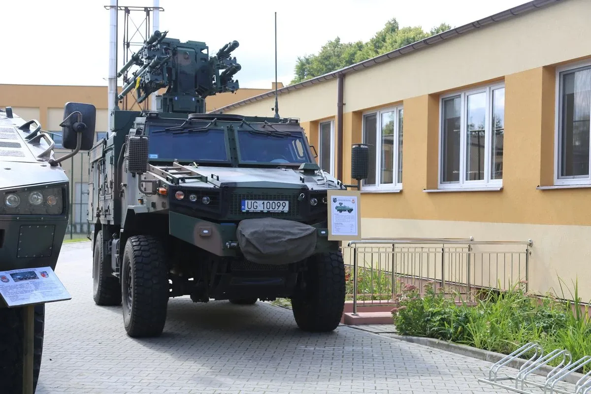 "Historia Szkoły Podchorążych Piechoty w Komorowie". Wystawa przed ZSCKR w Starym Lubiejewie. (zdjęcia)