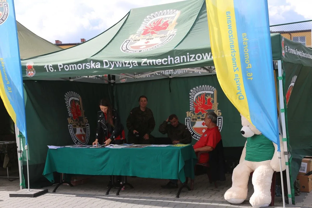 "Historia Szkoły Podchorążych Piechoty w Komorowie". Wystawa przed ZSCKR w Starym Lubiejewie. (zdjęcia)