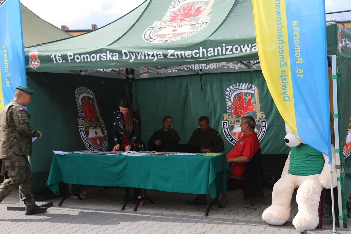 "Historia Szkoły Podchorążych Piechoty w Komorowie". Wystawa przed ZSCKR w Starym Lubiejewie. (zdjęcia)