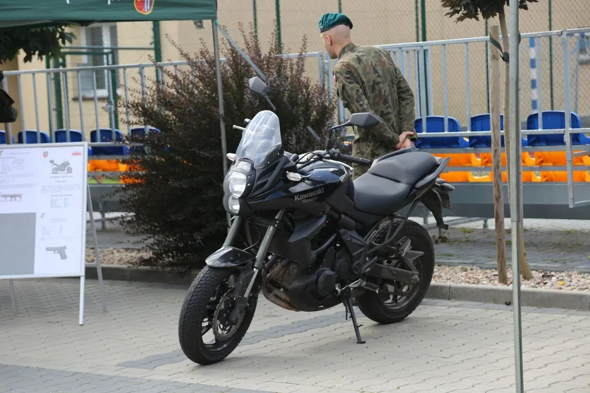 "Historia Szkoły Podchorążych Piechoty w Komorowie". Wystawa przed ZSCKR w Starym Lubiejewie. (zdjęcia)