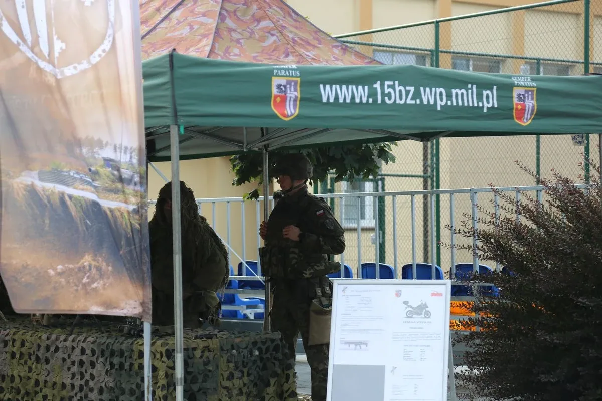 "Historia Szkoły Podchorążych Piechoty w Komorowie". Wystawa przed ZSCKR w Starym Lubiejewie. (zdjęcia)