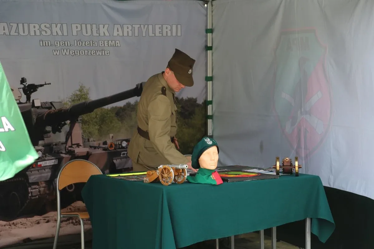 "Historia Szkoły Podchorążych Piechoty w Komorowie". Wystawa przed ZSCKR w Starym Lubiejewie. (zdjęcia)