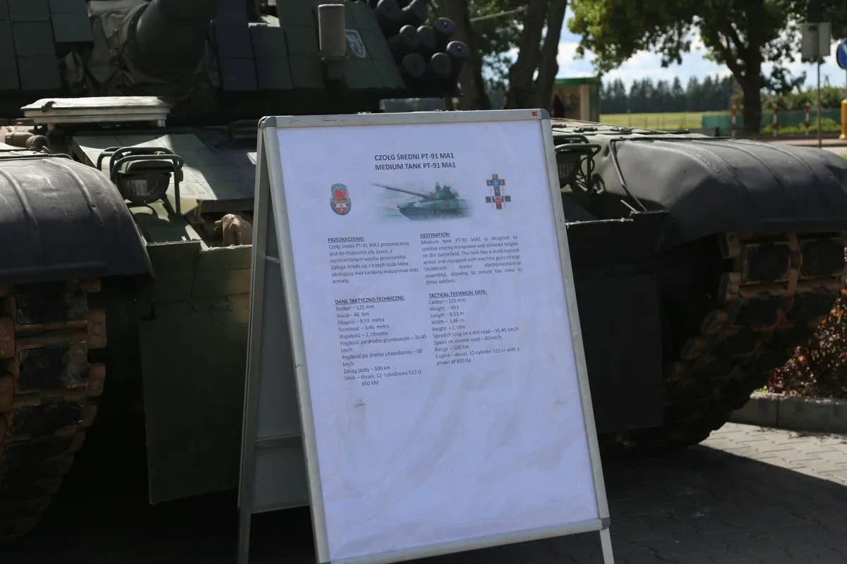 "Historia Szkoły Podchorążych Piechoty w Komorowie". Wystawa przed ZSCKR w Starym Lubiejewie. (zdjęcia)