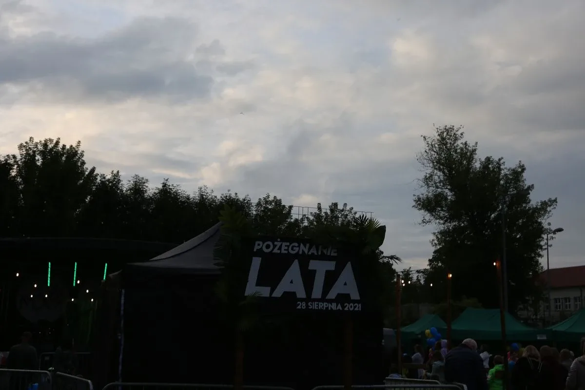 Ostrowiacy w sobotni wieczór pożegnali lato (zdjęcia)