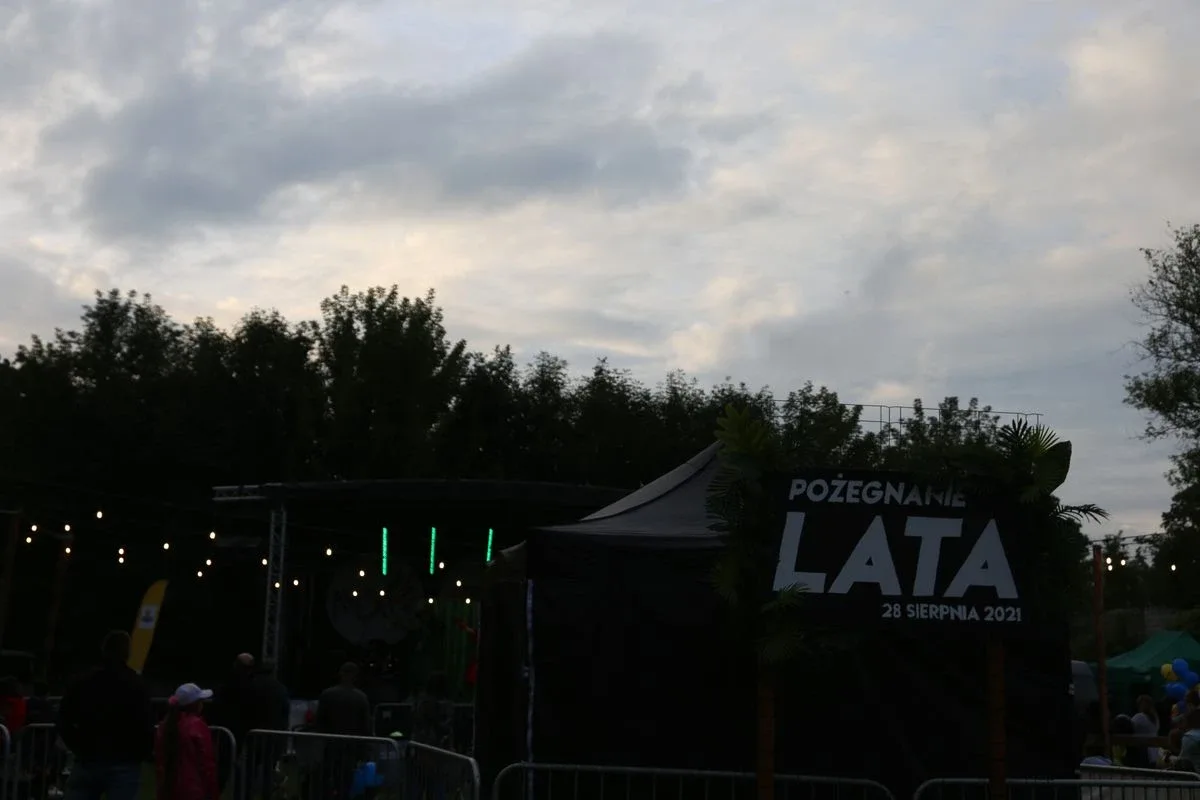 Ostrowiacy w sobotni wieczór pożegnali lato (zdjęcia)
