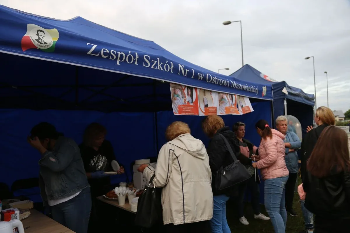 Ostrowiacy w sobotni wieczór pożegnali lato (zdjęcia)
