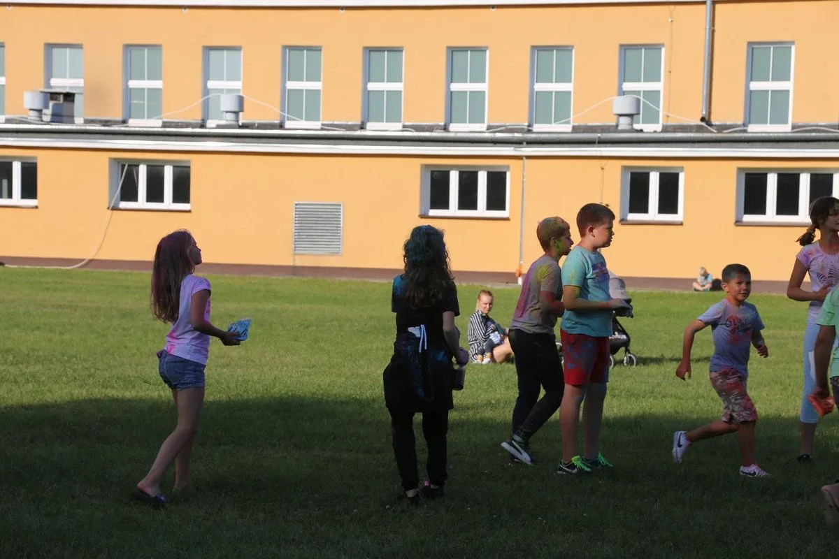 Tak się bawili mieszkańcy Komorowa i okolic na kolorowym festiwalu (zdjęcia)