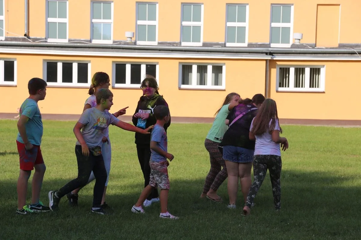 Tak się bawili mieszkańcy Komorowa i okolic na kolorowym festiwalu (zdjęcia)