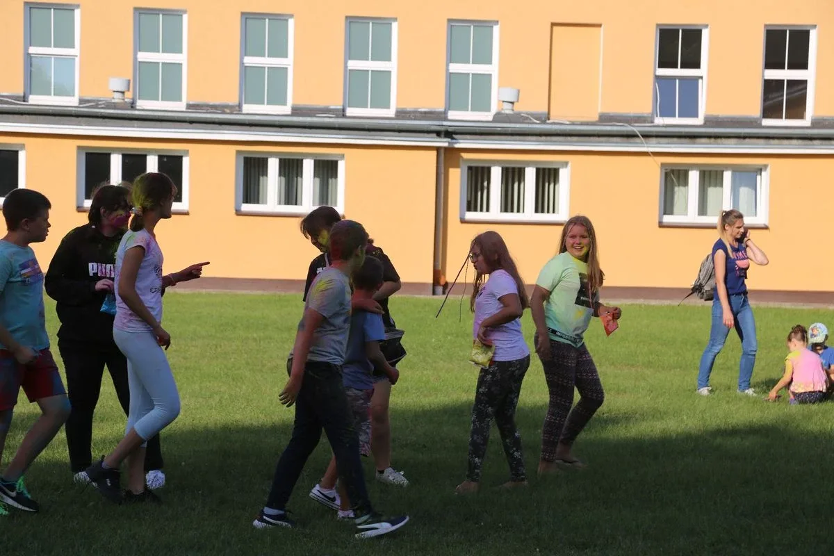 Tak się bawili mieszkańcy Komorowa i okolic na kolorowym festiwalu (zdjęcia)