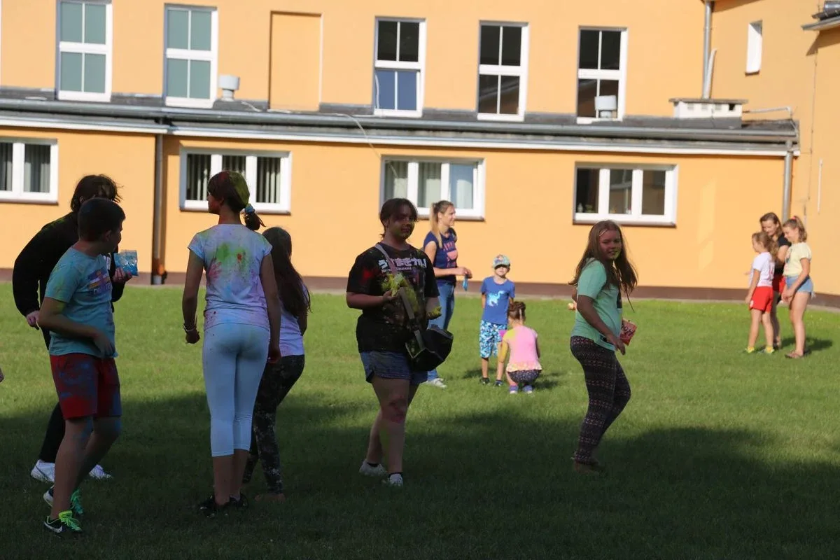 Tak się bawili mieszkańcy Komorowa i okolic na kolorowym festiwalu (zdjęcia)