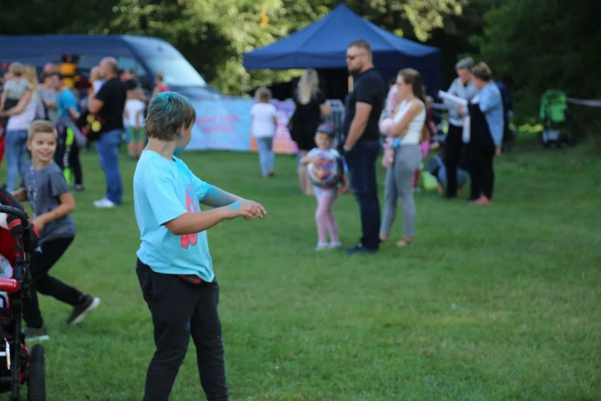 Tak się bawili mieszkańcy Komorowa i okolic na kolorowym festiwalu (zdjęcia)