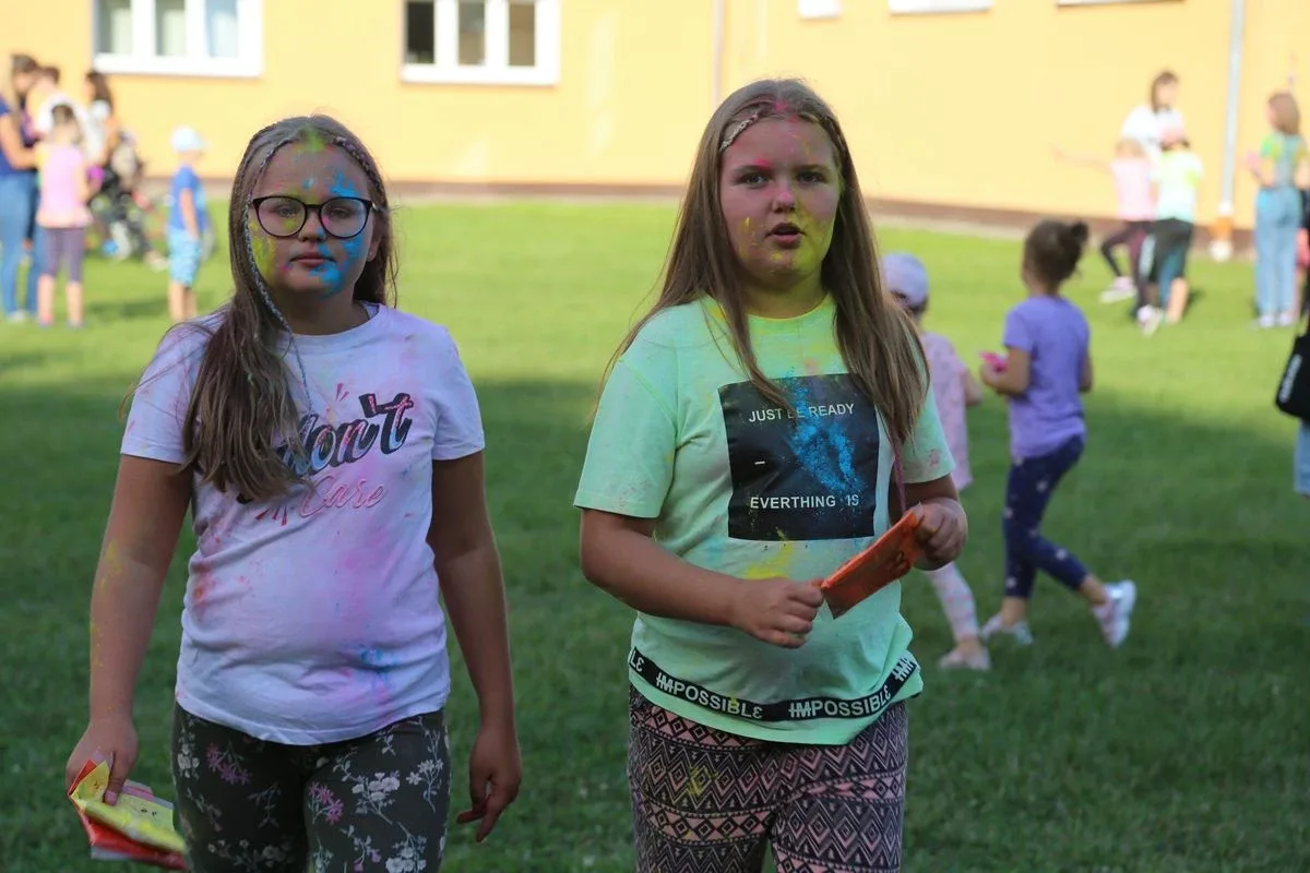 Tak się bawili mieszkańcy Komorowa i okolic na kolorowym festiwalu (zdjęcia)