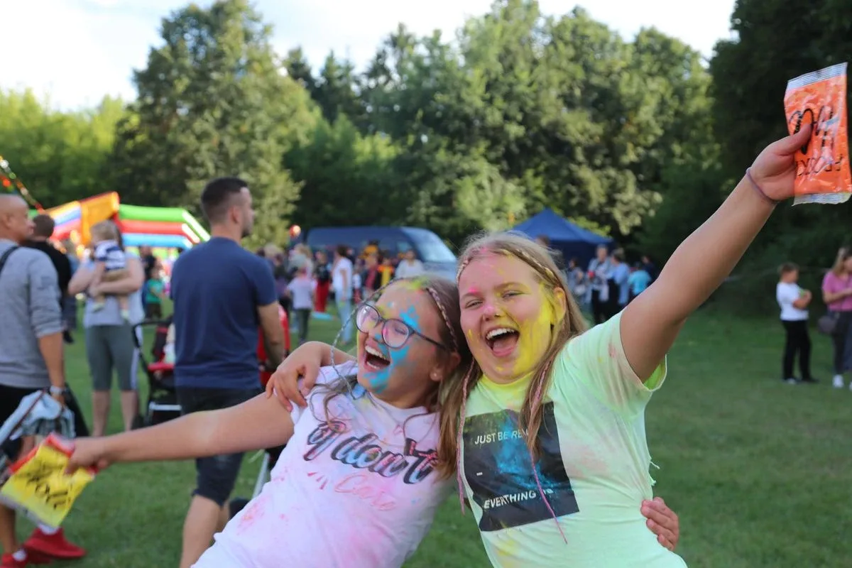 Tak się bawili mieszkańcy Komorowa i okolic na kolorowym festiwalu (zdjęcia)