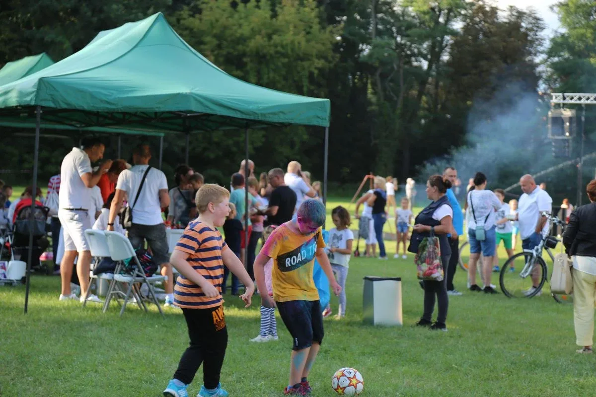 Tak się bawili mieszkańcy Komorowa i okolic na kolorowym festiwalu (zdjęcia)