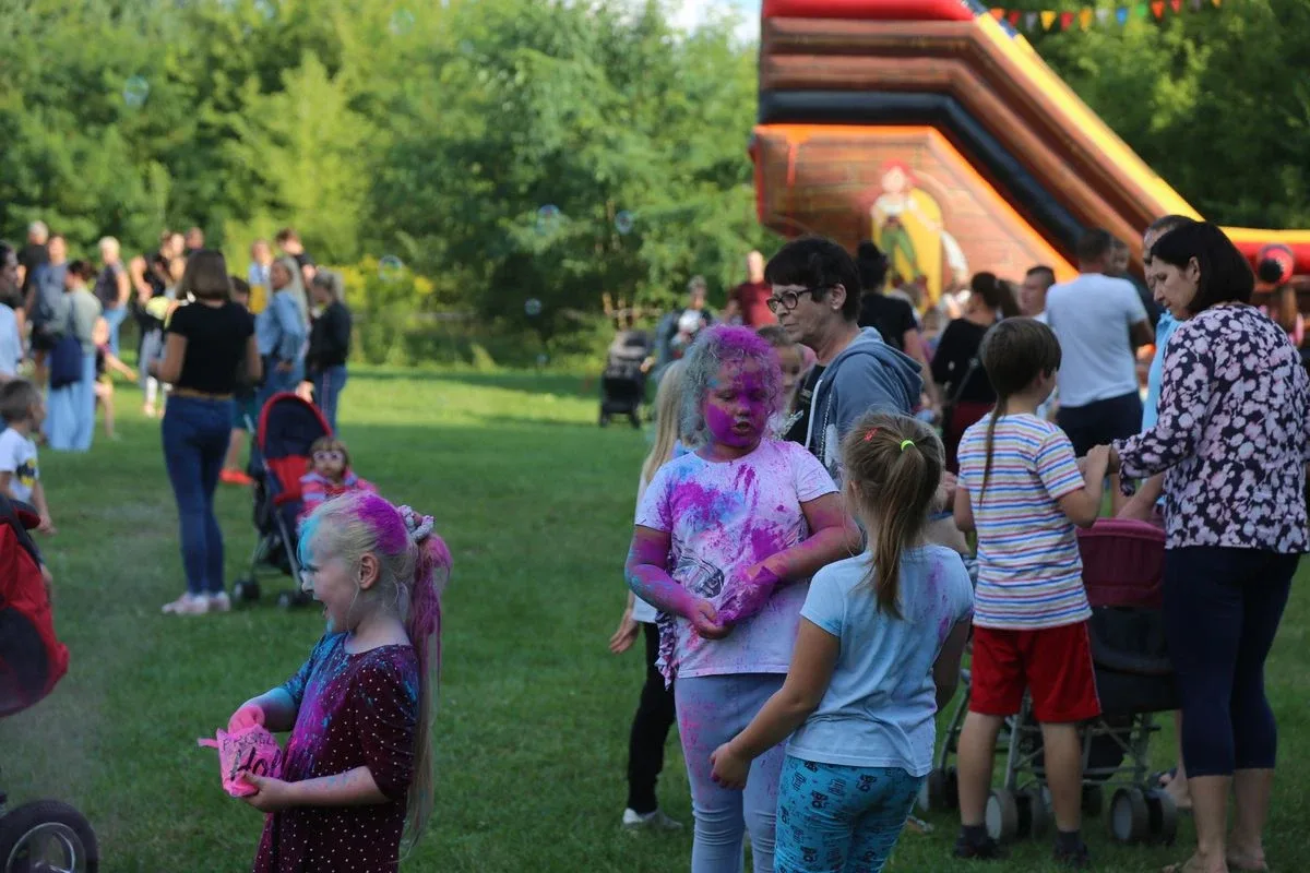 Tak się bawili mieszkańcy Komorowa i okolic na kolorowym festiwalu (zdjęcia)