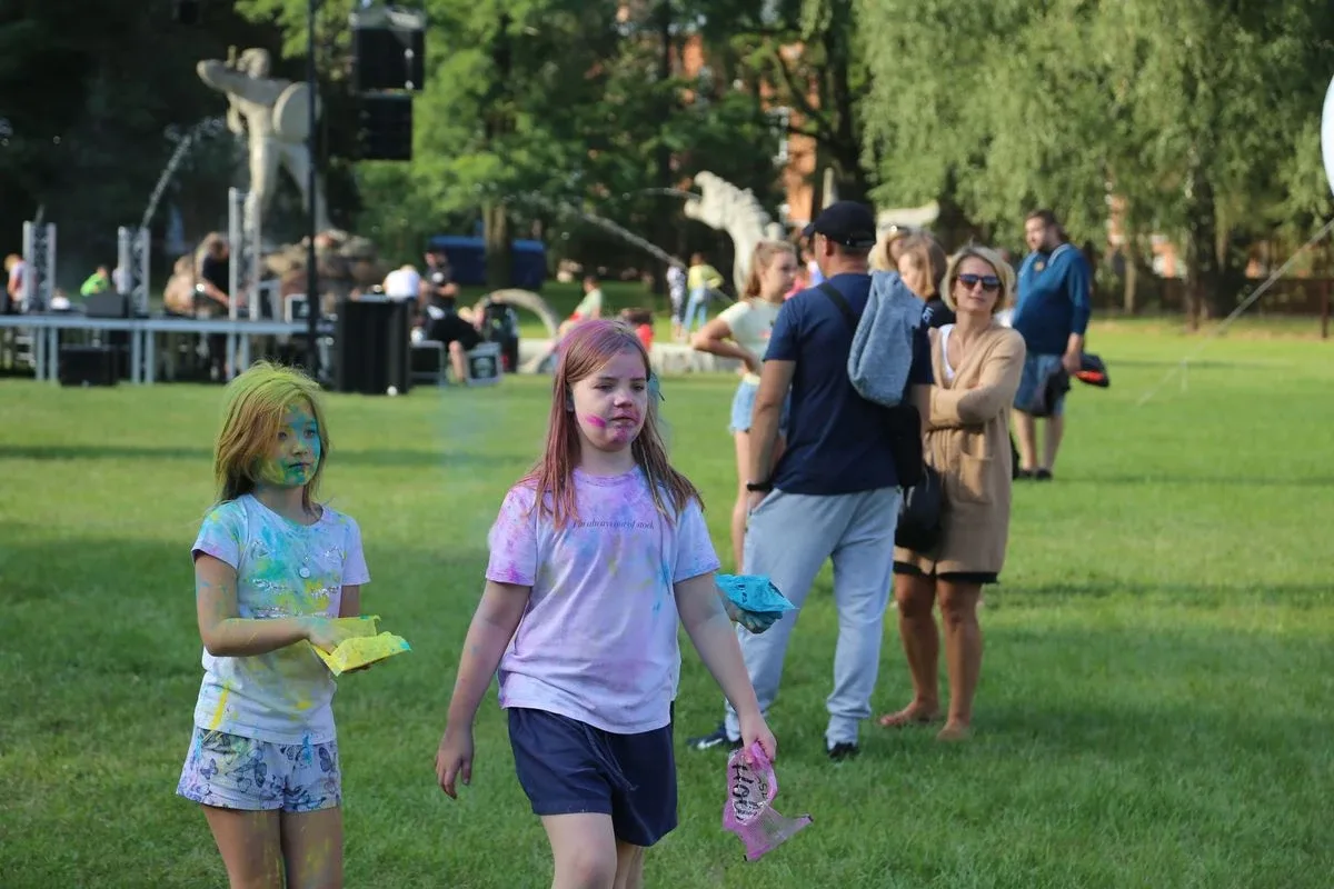 Tak się bawili mieszkańcy Komorowa i okolic na kolorowym festiwalu (zdjęcia)