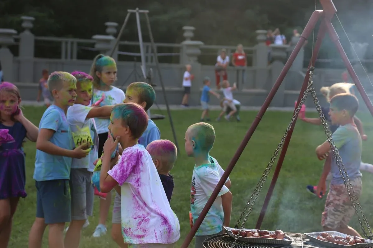 Tak się bawili mieszkańcy Komorowa i okolic na kolorowym festiwalu (zdjęcia)