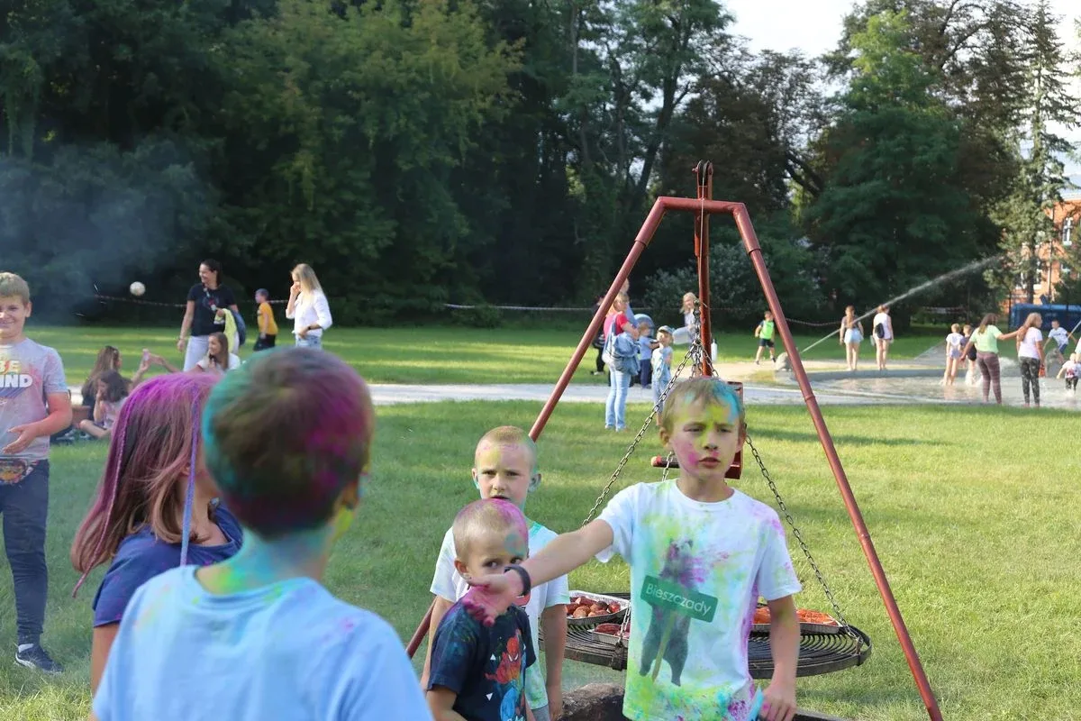 Tak się bawili mieszkańcy Komorowa i okolic na kolorowym festiwalu (zdjęcia)