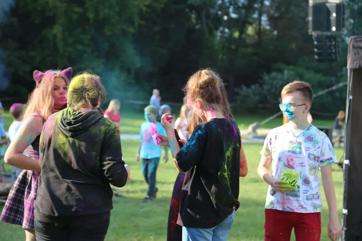Tak się bawili mieszkańcy Komorowa i okolic na kolorowym festiwalu (zdjęcia)